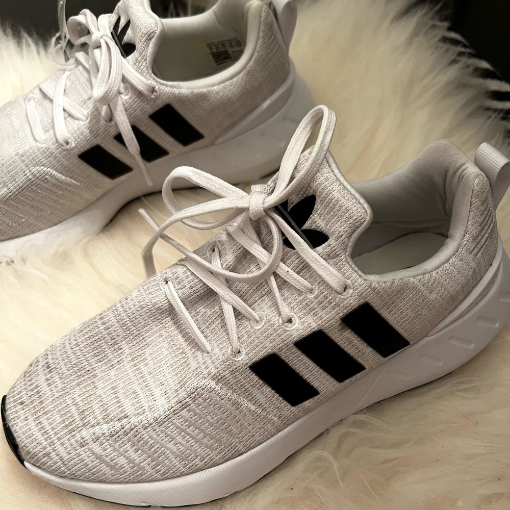 Adidas women sneakers End Plastic Waste sz 6.5 grey